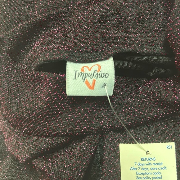 Red Fitted Crop Blouse with Bell Sleeves - Picture 6 of 8